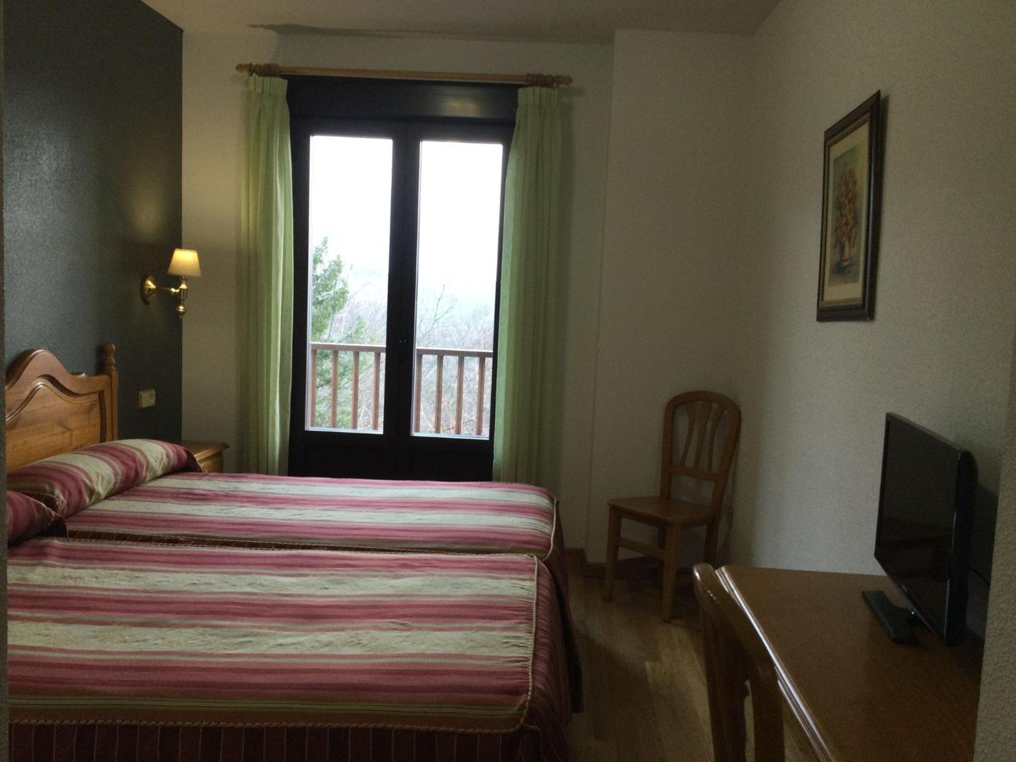 Hotel Cinco Castanos Candelario Exterior photo